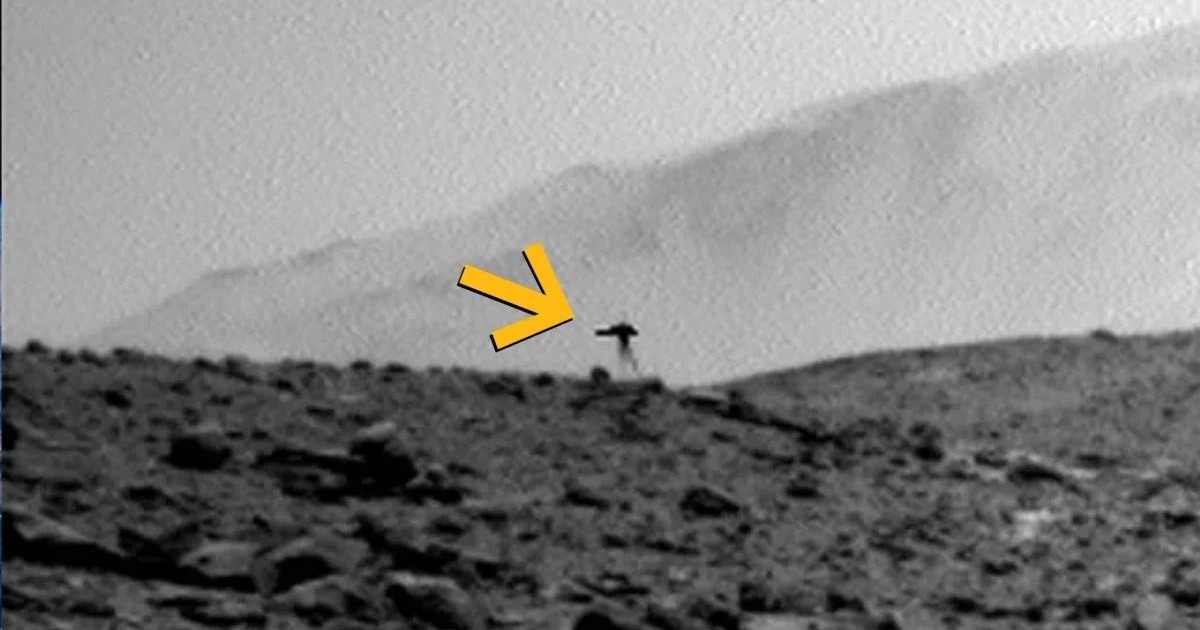 Vật thể ba chân kỳ lạ trên Sao Hỏa do xe Curiosity chụp được và sự thật đằng sau bức ảnh