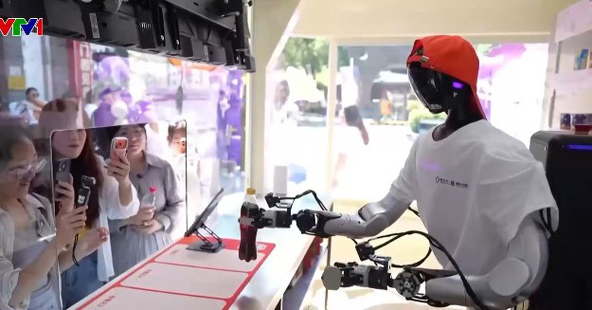 Robot vận hành cửa hàng ven đường tại Trung Quốc