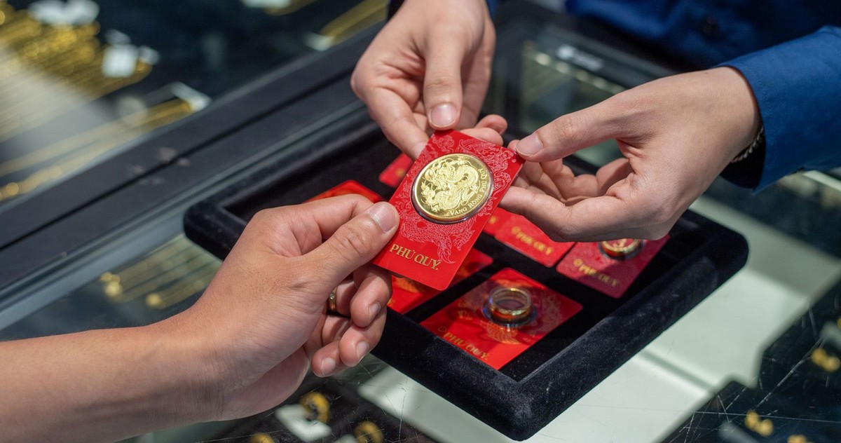 Giá vàng sáng nay: Vàng miếng đi ngang, vàng nh...