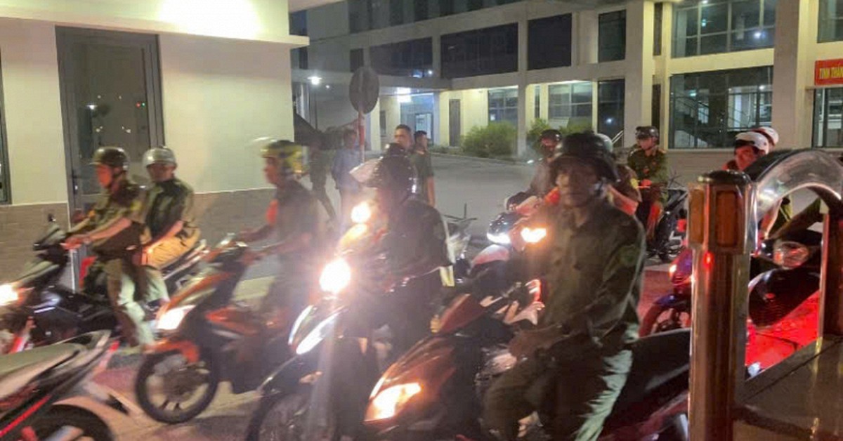 Hơn 300 công an đồng loạt kiểm tra tại các khu dân cư lúc sáng sớm