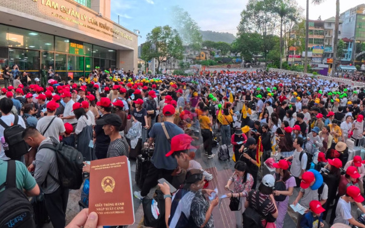 Cửa khẩu Lào Cai đông gấp ba ngày thường, tour ...