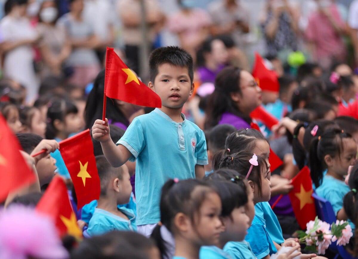 Loạt phường ở Hà Nội sắp xếp trường công lập, có nơi giảm từ 41 xuống 21 trường