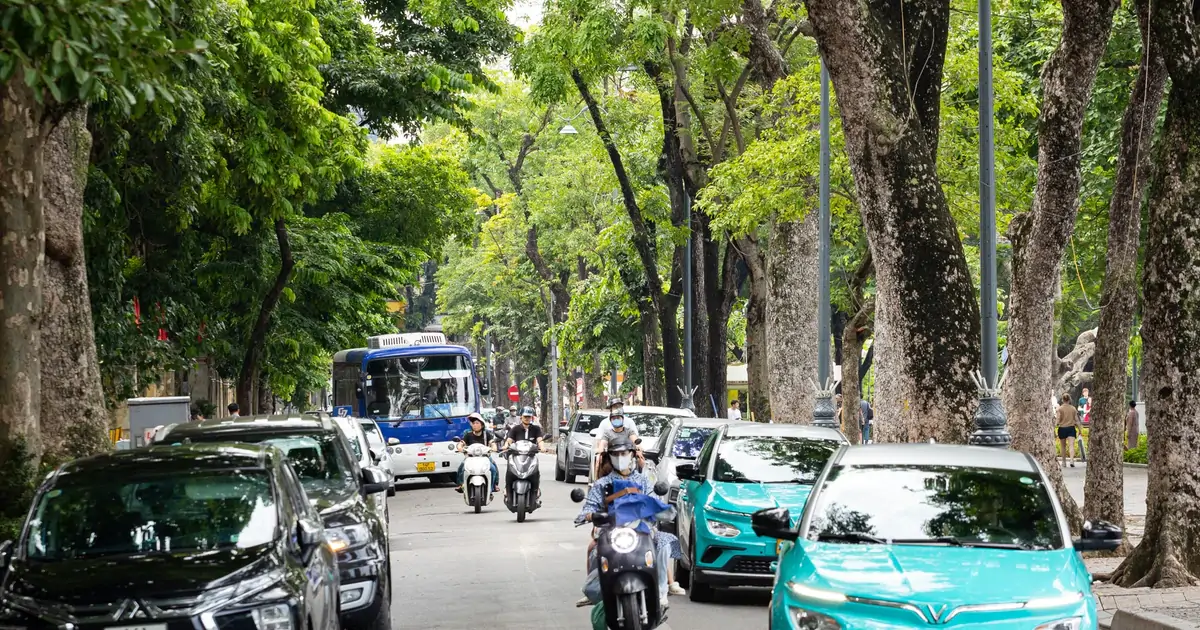 Hà Nội miễn 100% vé xe buýt Vành đai 1, hỗ trợ 30% lãi suất vay đổi xe xanh