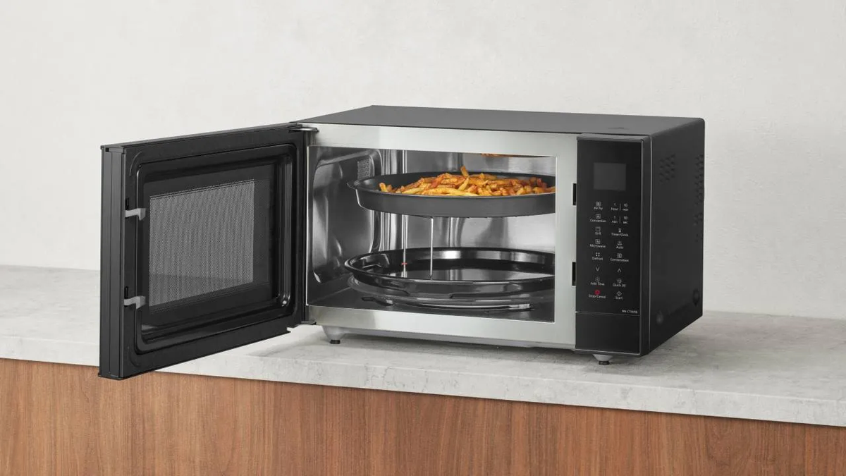 Khi lò vi sóng muốn "cướp việc" của nồi chiên không dầu: Panasonic đang theo đuổi xu hướng thiết bị "4 trong 1"