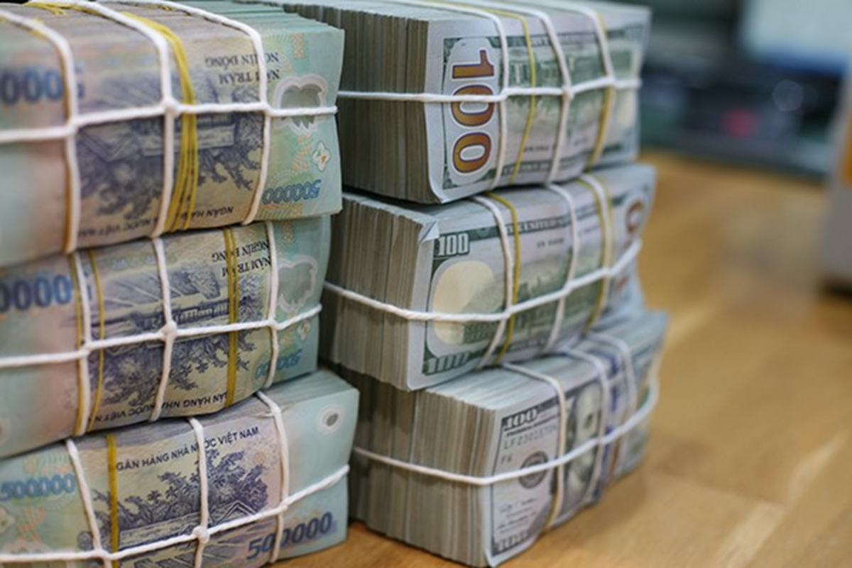 Vì sao lãi suất cuối năm dự báo khó giảm?