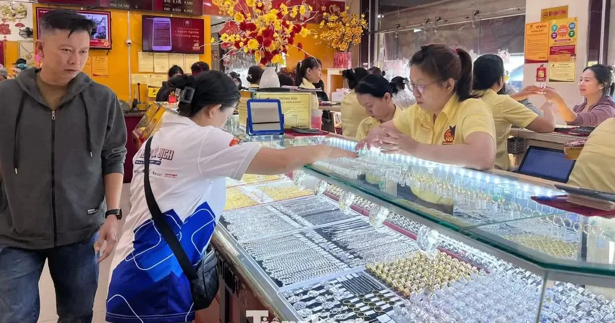 Nhà vàng bị 'sờ gáy': Bảo Tín Mạnh Hải, Mi Hồng làm ăn ra sao?