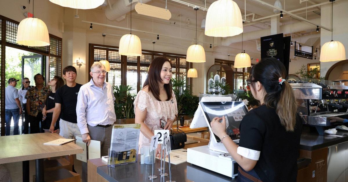 Ông Đặng Lê Nguyên Vũ tiếp tục mở quán cà phê tại Mỹ, hành trình “giấc mơ Mỹ” tiến gần mục tiêu 100 cửa hàng
