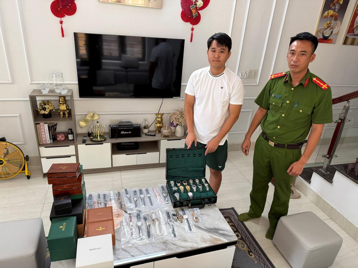 Bắt ông chủ Luxury Watch Vũ Văn Đạt SN 1998