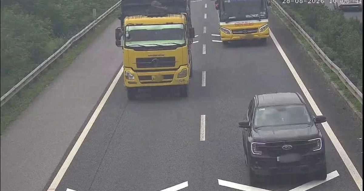 Cục CSGT: Giữ khoảng cách an toàn, dòng xe vẫn di chuyển liên tục