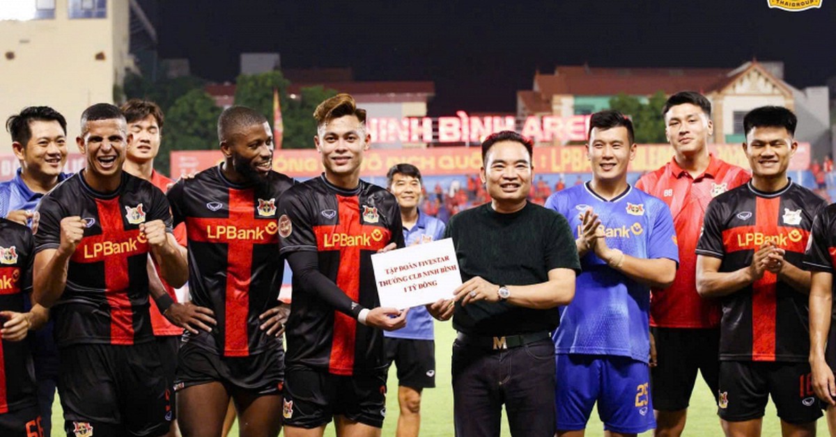 Thắng nghẹt thở Thanh Hóa, CLB Ninh Bình được thưởng nóng cho ngôi đầu V-League 1 tỉ đồng ngay trên sân