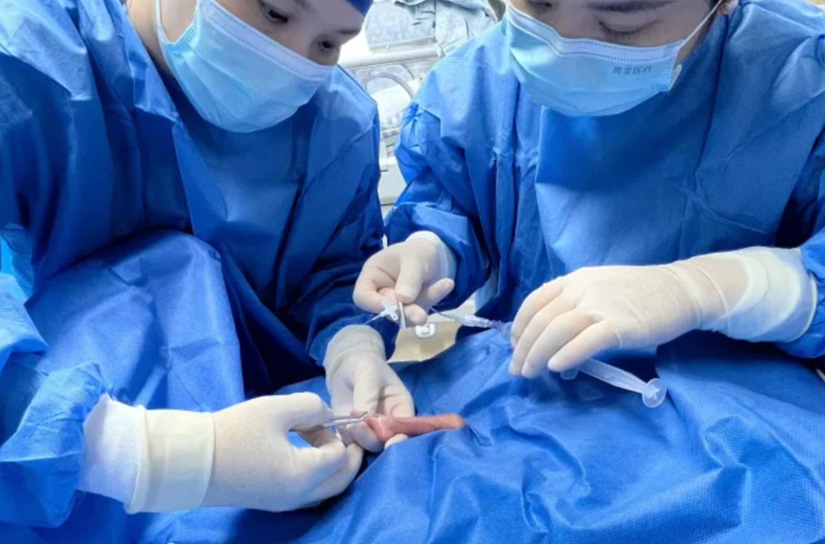 Kỳ tích: Em bé sinh non 330 gram vượt "cửa tử" ...