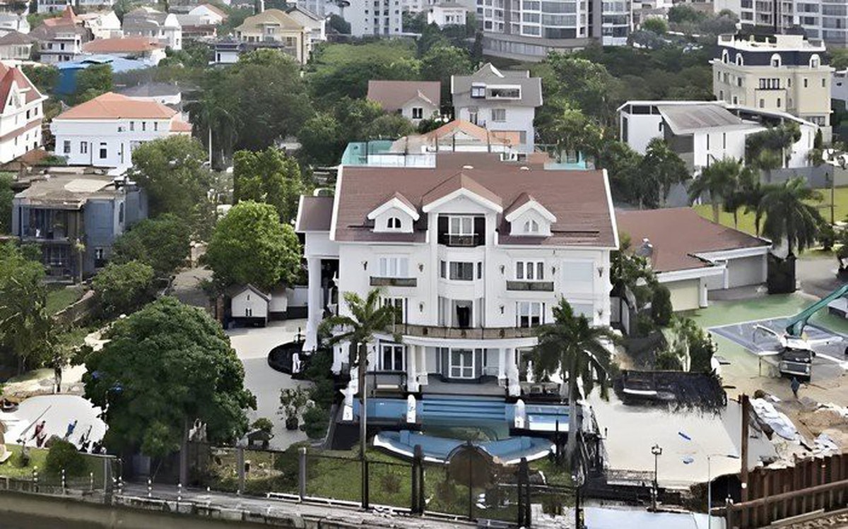 8 người con của chủ nhân dinh thự 2.500 m² ven ...