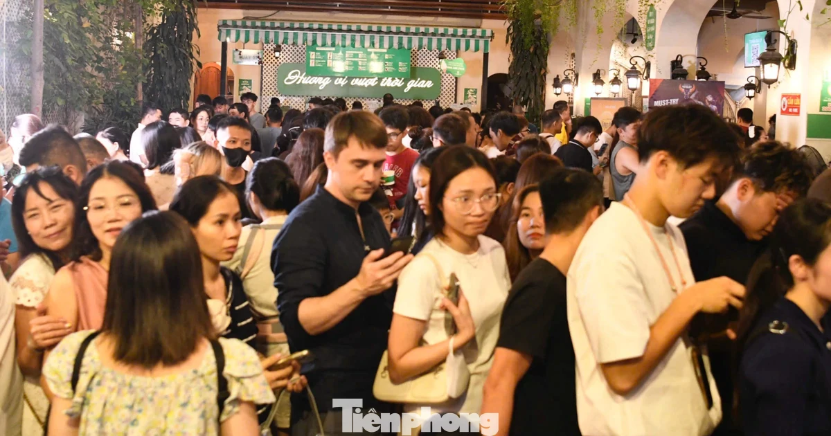 Cảnh tượng chưa từng có trước ngày kem Tràng Tiền đóng cửa