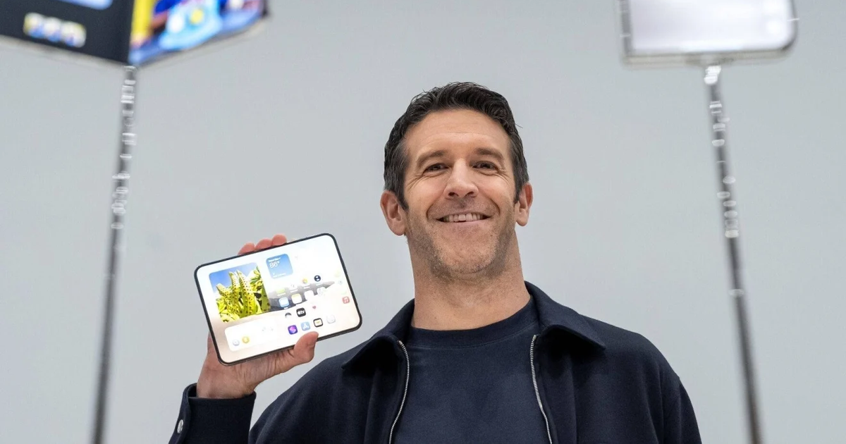 Tại sao CEO John Ternus là người giới thiệu iPhone Duo? Bằng sáng chế 15 năm trước hé lộ nguyên nhân