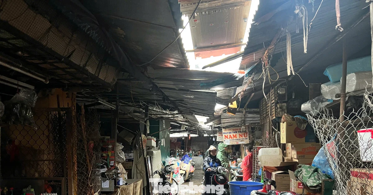 Đình chỉ chợ 34 năm ở Hà Nội: Số phận 200 tiểu thương ra sao?