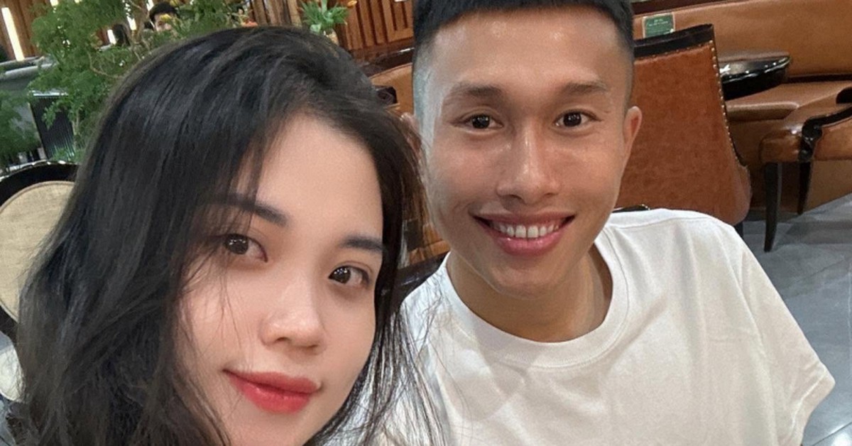 Từng bán trà chanh, thanh niên SN 1994 được gọi lên tuyển quốc gia, cưới luôn cô gái đi xem đá bóng