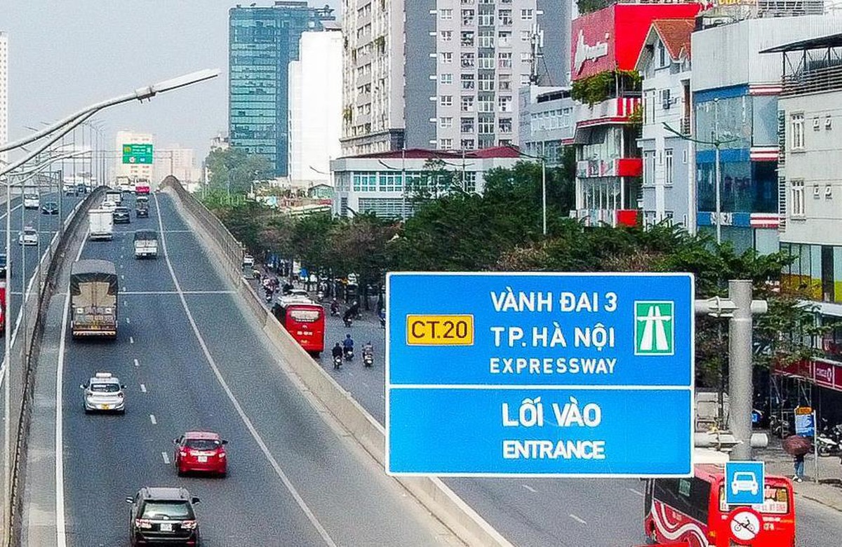 Cục CSGT đề xuất bỏ làn dừng khẩn cấp, hạ tốc đ...