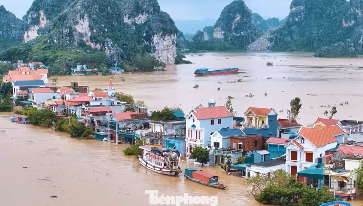 Bộ Xây dựng yêu cầu ứng phó lũ trên sông, không để người và phương tiện qua khu vực nguy hiểm