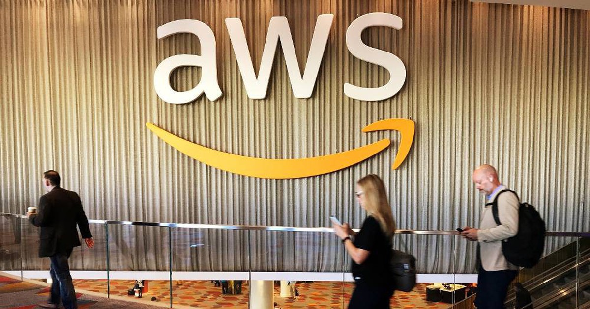 Giám đốc AWS: AI tấn công ở “tốc độ máy”, doanh...