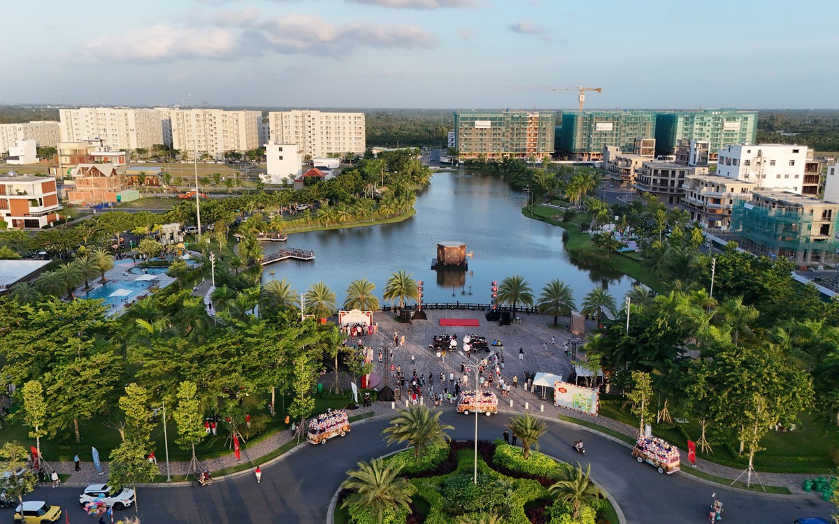 Cột mốc bàn giao sổ hồng khẳng định sức sống đô thị Nam Long II Central Lake từ những ô cửa sáng đèn