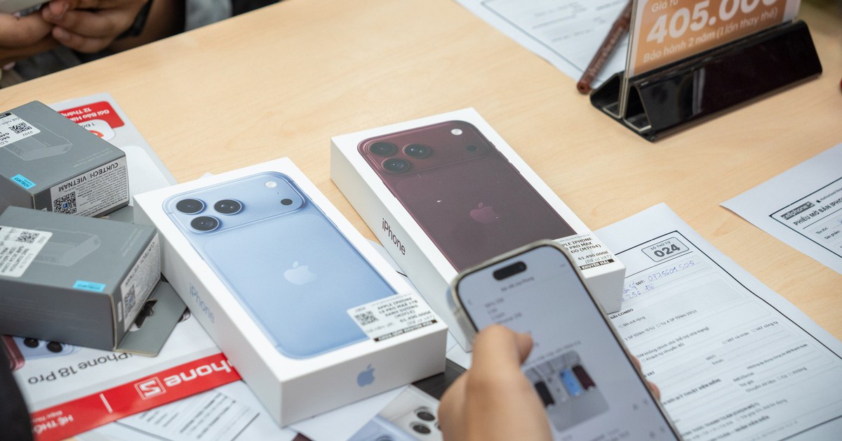 Người Việt dậy sớm xếp hàng dài mua iPhone 18