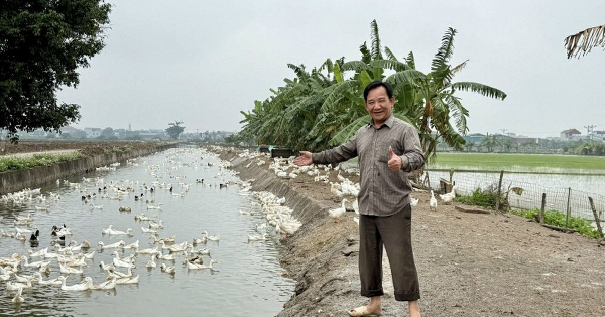 Nam NSƯT mang quân hàm Thượng tá, U70 đi bán lẩu ở Từ Liêm, Hà Nội