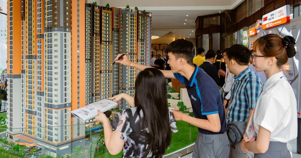 Lãi suất cao, doanh nghiệp bất động sản chia lử...