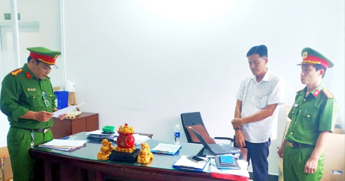 Khởi tố Phó Giám đốc SN 1980