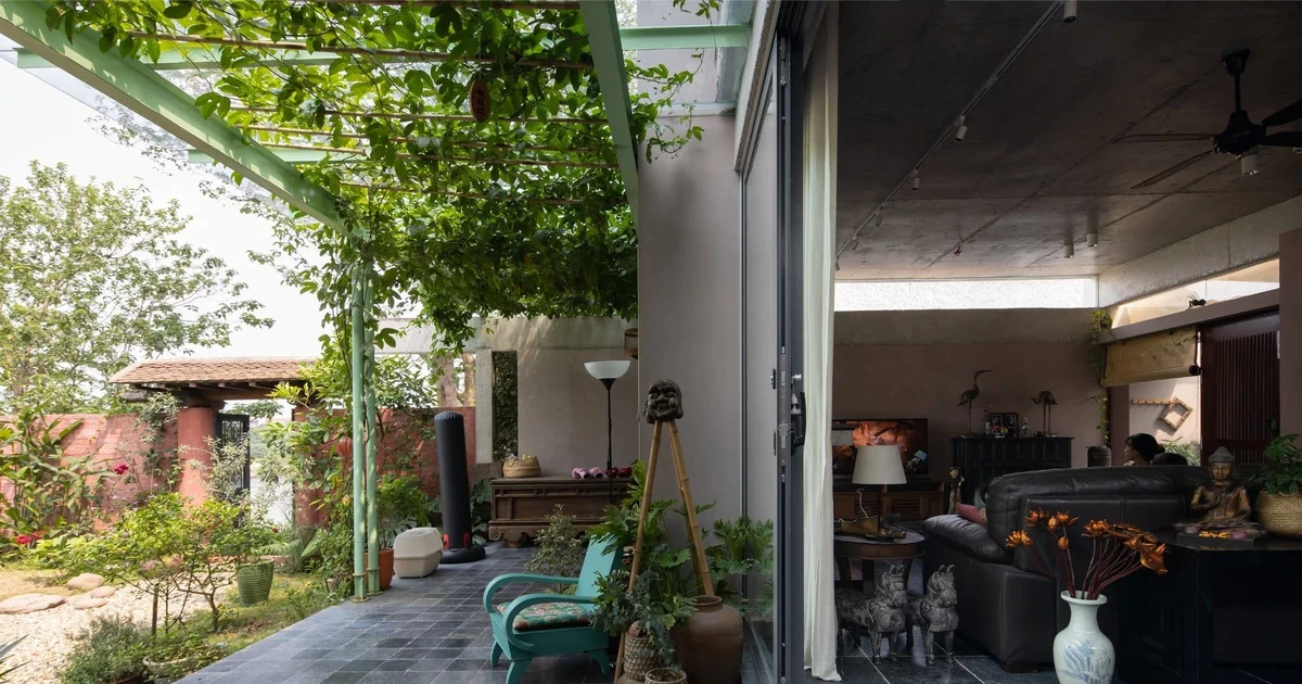 Ngôi nhà "quay lưng" với phố, mở ra khu vườn bên sông