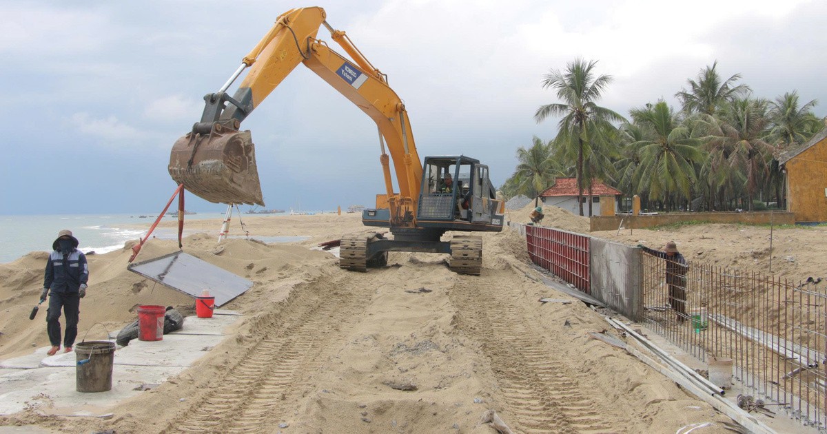 Chạy đua thời gian, tăng tốc dựng bờ kè ngăn xói lở bờ biển đẹp nhất châu Á