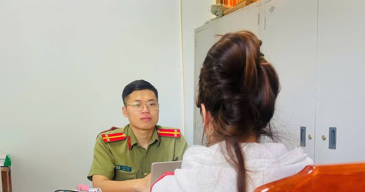 Công an mời người phụ nữ đăng ảnh sách giáo khoa có bài thơ sai sự thật "thịt chó mắm tôm" lên làm việc