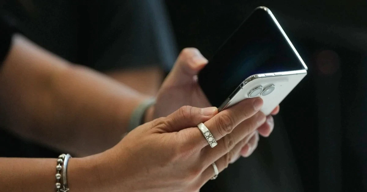 iPhone Duo không có khe lắp SIM: Làm thế nào để giữ được số điện thoại cũ?