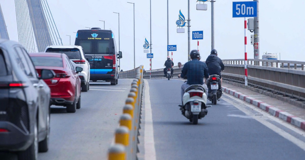 Sau cầu Nhật Tân, Hà Nội tính kẻ vạch khoảng cách trên 3 cầu lớn