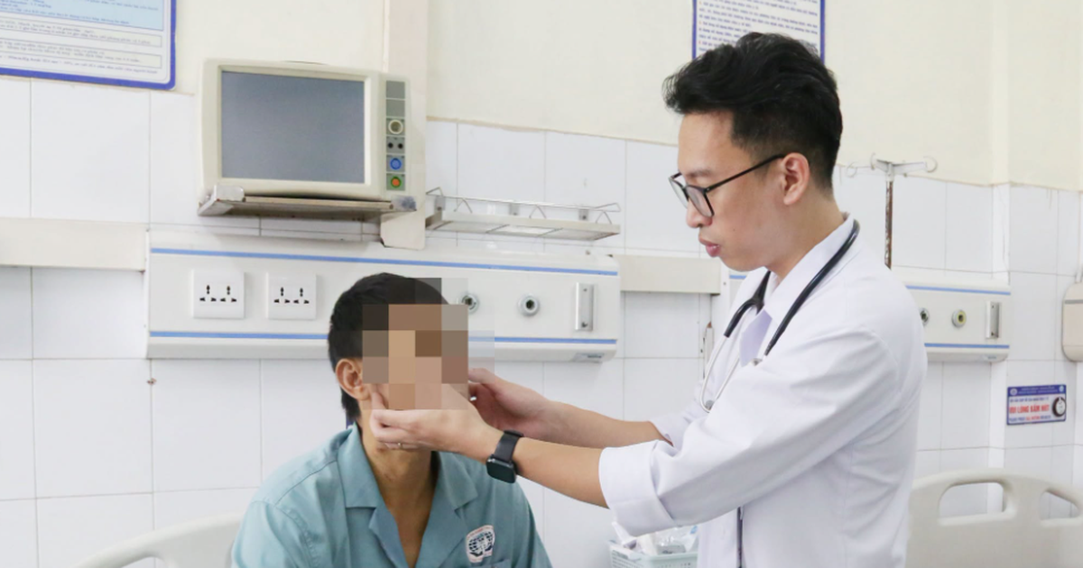 Người đàn ông 45 tuổi bị suy gan cấp, vàng da tăng gấp 42 lần sau 1 tuần uống thuốc nam