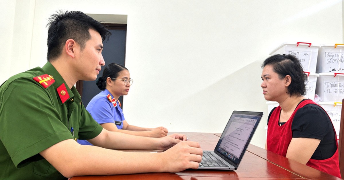 Cảnh sát đồng loạt khám xét 8 địa điểm, bắt giám đốc Nguyễn Thanh Phương Tuyền và nhiều người khác