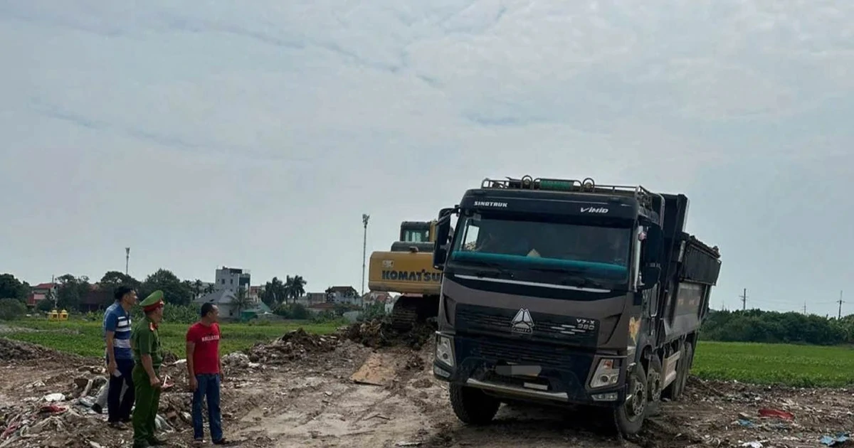 Hà Nội: Khởi tố giám đốc công ty vận tải đổ trộm hơn 4.500 tấn chất thải xây dựng
