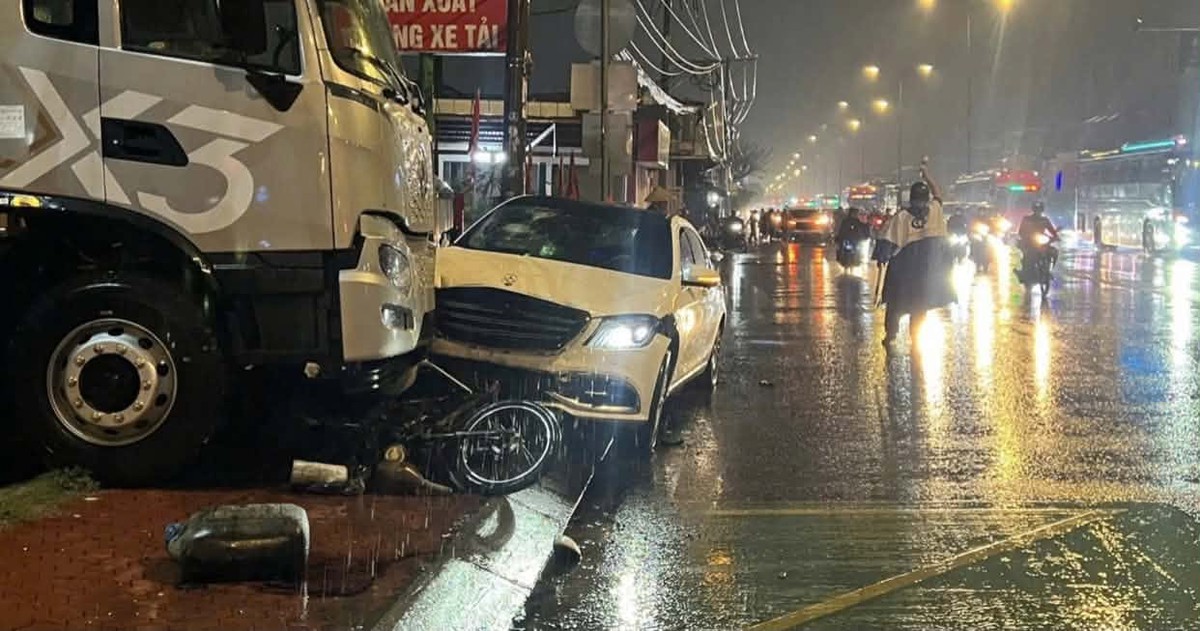 Xe Mercedes tông 6 xe máy khiến một người tử vong, nhiều người bị thương ở TP.HCM
