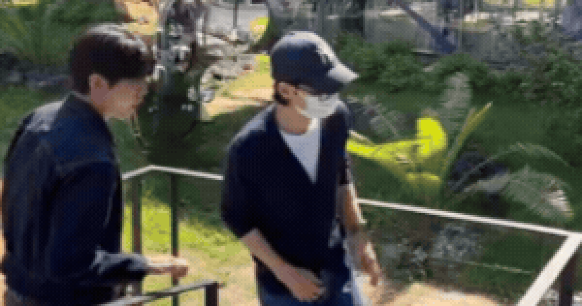Chẳng dám tin đây là nam MC quốc dân trong Running Man, lộ diện với dáng vẻ nhợt nhạt rệu rã đáng lo