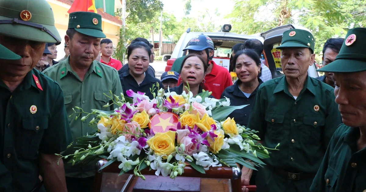 Con gái liệt sĩ bật khóc đón cha về quê sau gần 40 năm
