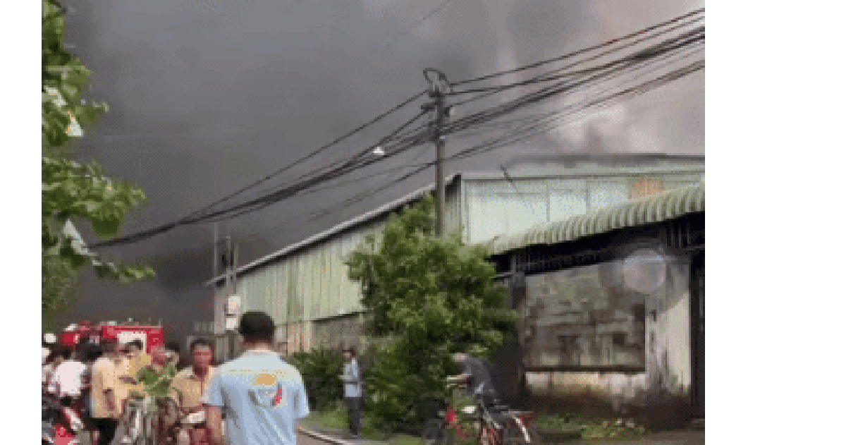 Cháy xưởng gỗ ở Đồng Nai