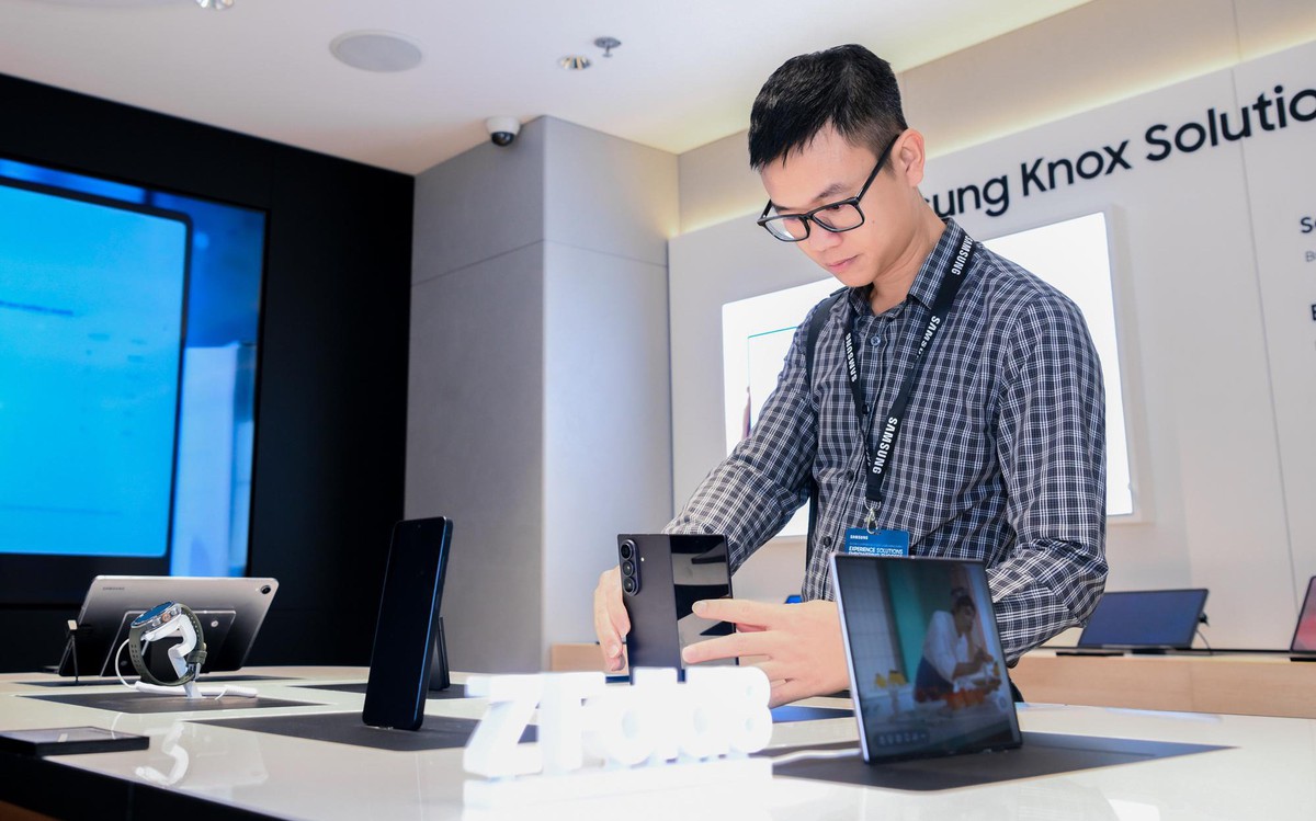 Từ “bán thiết bị” đến “giải bài toán”: Samsung thay đổi cách tiếp cận khách hàng B2B