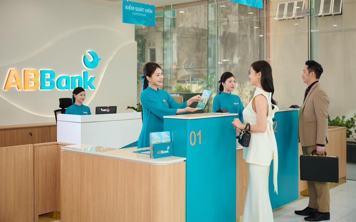 Từ “giao dịch viên” đến “người đồng hành khách hàng”: hành trình chuyển đổi của ABBank