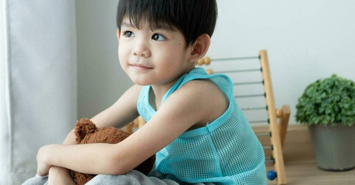 Vì sao có những đứa trẻ trông chẳng giống bố cũng chẳng giống mẹ? Di truyền học giải thích thế này!