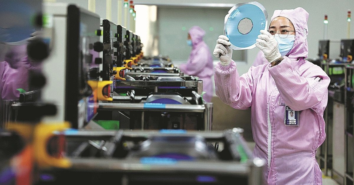 Tung hô là vậy nhưng trình độ sản xuất chip của Trung Quốc vẫn "mắc kẹt ở năm 2004", bám đuổi ASML trong tuyệt vọng
