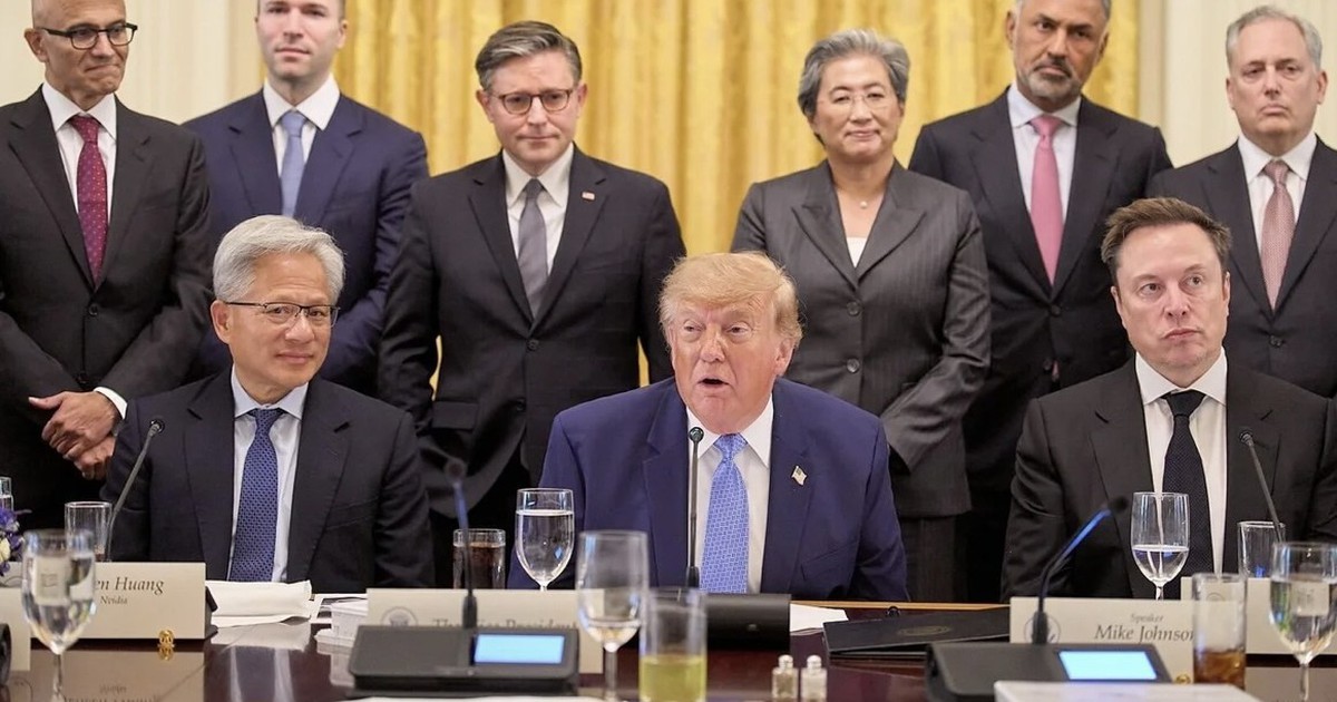 Ông Trump và loạt CEO AI ký cam kết chưa từng có trong lịch sử