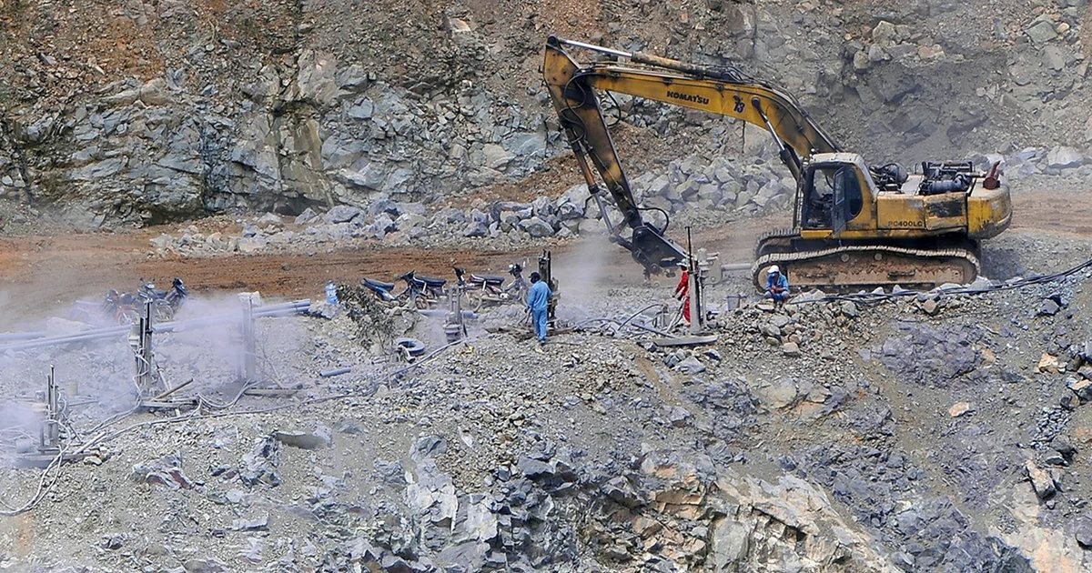 Bỏ ngoài sổ sách 28 tỷ đồng khi khai thác đá, C...