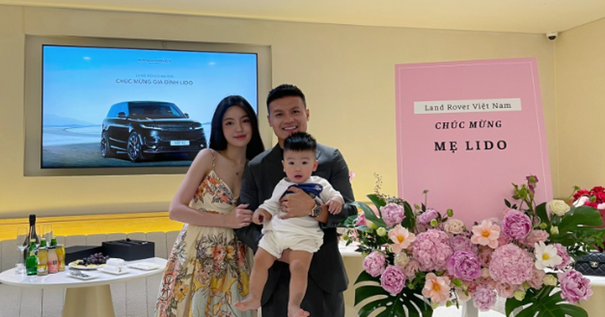Xế hộp hơn 8 tỷ đồng Quang Hải tặng vợ