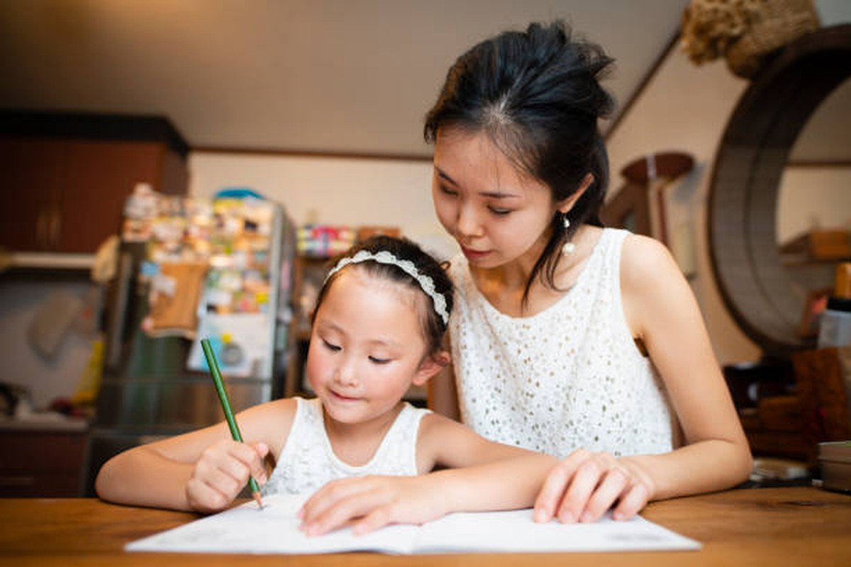 Người phụ nữ được mệnh danh là “bà mẹ thành công nhất” đã nuôi dạy con 10 tuổi thành thạo 13 ngôn ngữ như thế nào?
