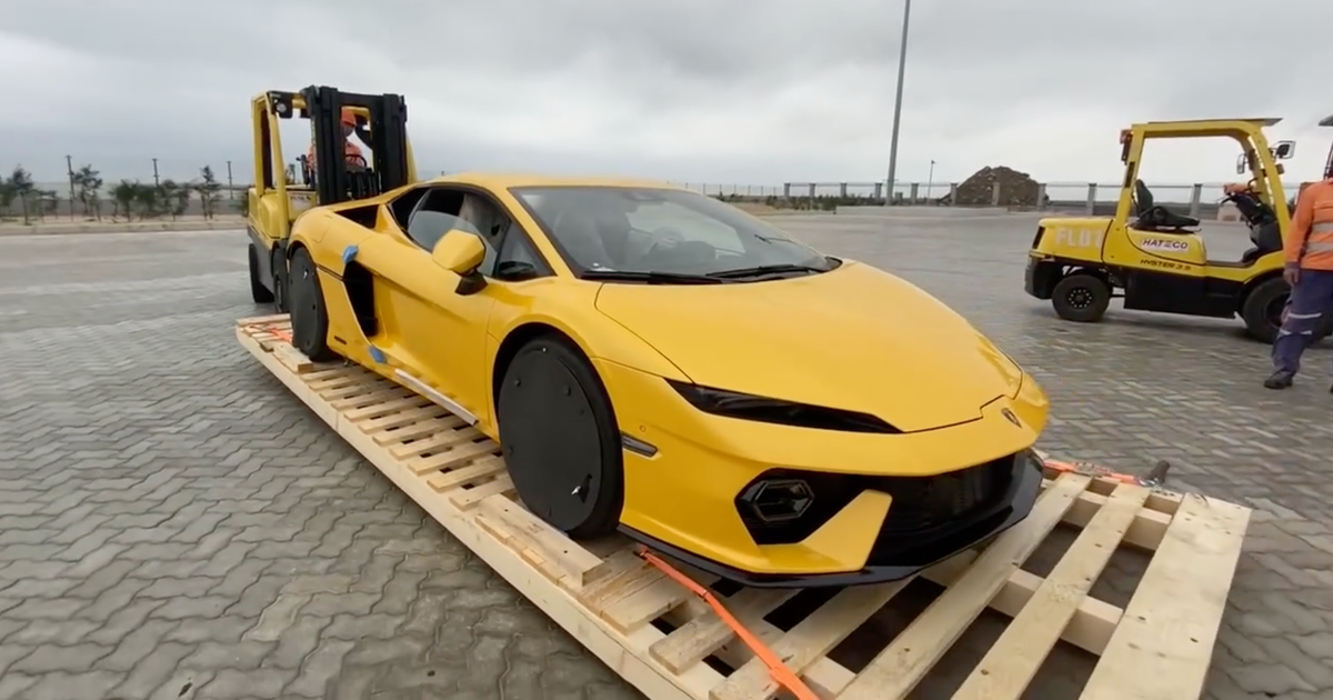 Cường Đô-la ‘khoe’ Lamborghini Temerario đầu tiên về Việt Nam, tiết lộ siêu xe hơn 26 tỷ đồng là quà tặng cho khách mua nhà