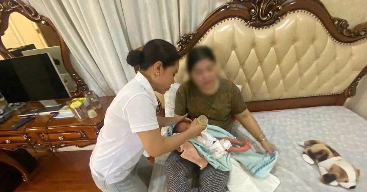 Một phụ nữ che kín mặt bỏ lại bé trai còn cuống rốn trước cửa nhà ở TPHCM